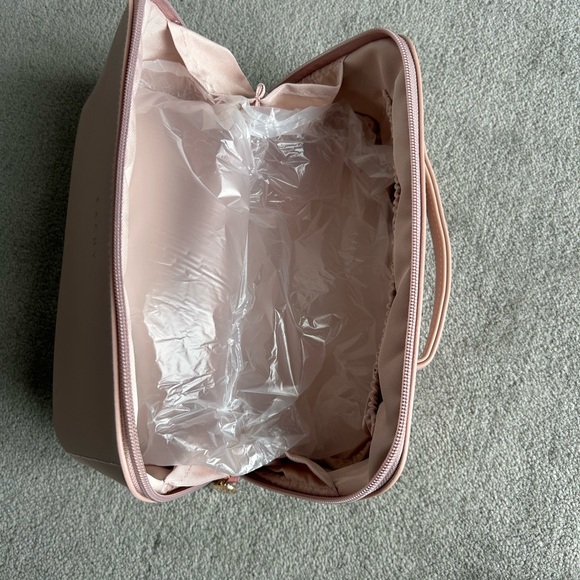 Eachy Pink Cosmetic Bag - Picture 2 of 10